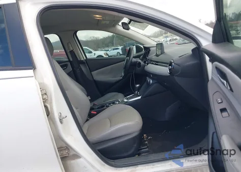2019 Toyota Yaris Xle z USA, uszkodzony, nr VIN 3MYDLBYV4KY505201